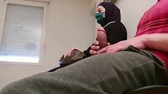 Jag Blottar Min Penis I Väntrummet För Att Hon Ska Se..
