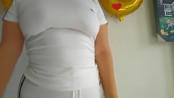 Upplev Spänningen Av Att Se Min Styvsysters Vällustiga Derriere Utföra En Het Pov-Avsugning, Sedan Monteras Och Tar En Sats Sperma Inuti Henne