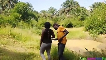 Okoro, The Diligent Hunter, Engages In Public Intercourse With A Stunning African Woman, Concealing His Identity And Capturing The Encounter On Camera. The Video Features A Mature Partner And A Significant Black Shaft, As Well As Elements Of Reality And Surprise.