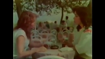 Vintage Turkiska Fruar Njuter Av Syndiga Nöjen Med Salaim Day Och Azu Okay
