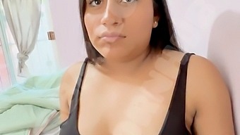 Latina-Babe Får Sina Trosor Sniffade Och Knullade Av Sin Styvson