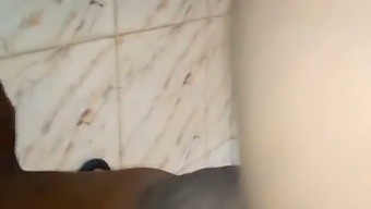 En Gift Japansk Kvinna Blir Knullad