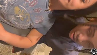 Styvmor Med Stora Bröst Har Oralsex Med Styvsonen Medan Pappa Inte Är Hemma Del 2